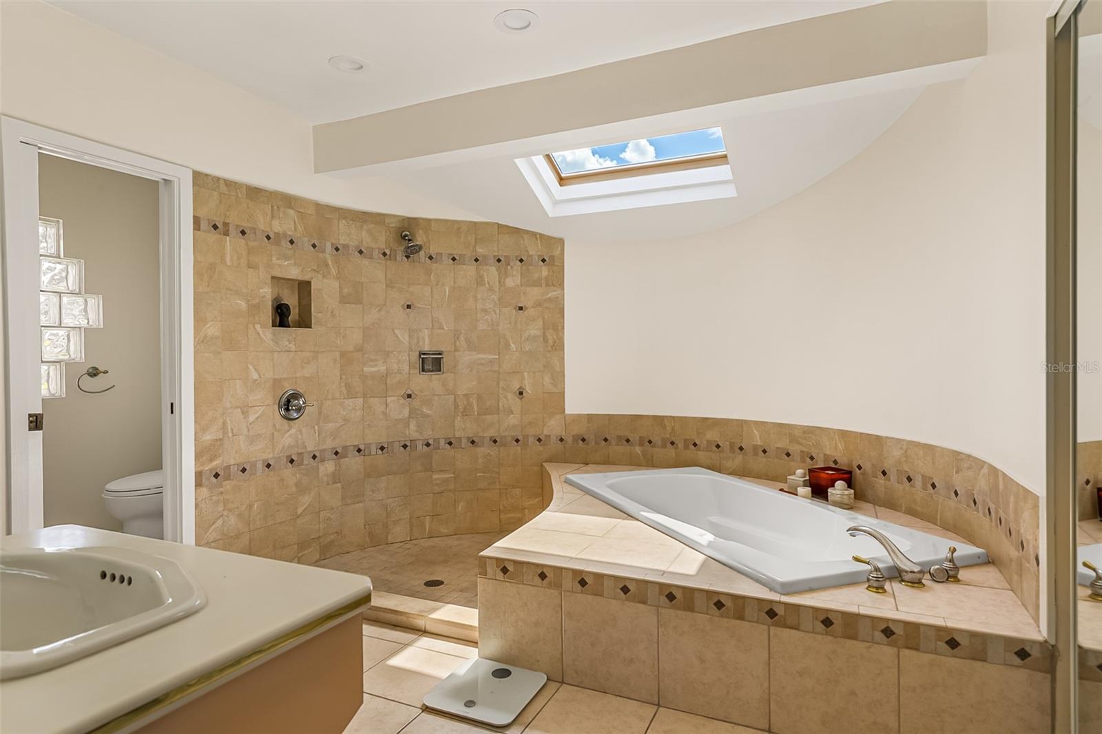 REGENCY GREEN - Residential