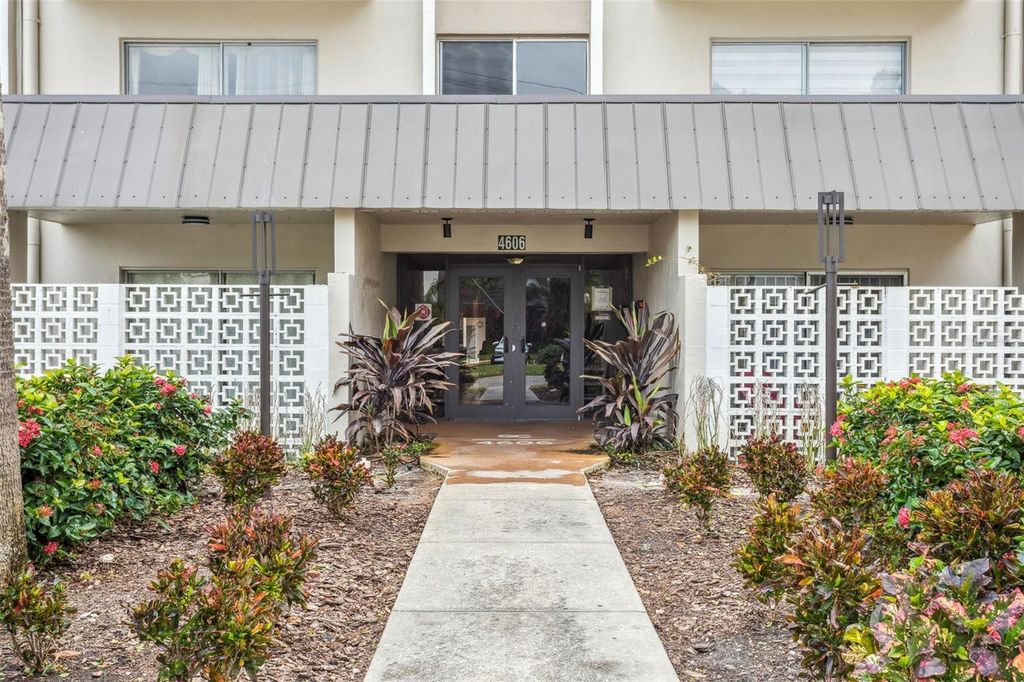 Photo of 4606 W Gray Street #105, Tampa, FL 33609 (MLS # TB8469452)