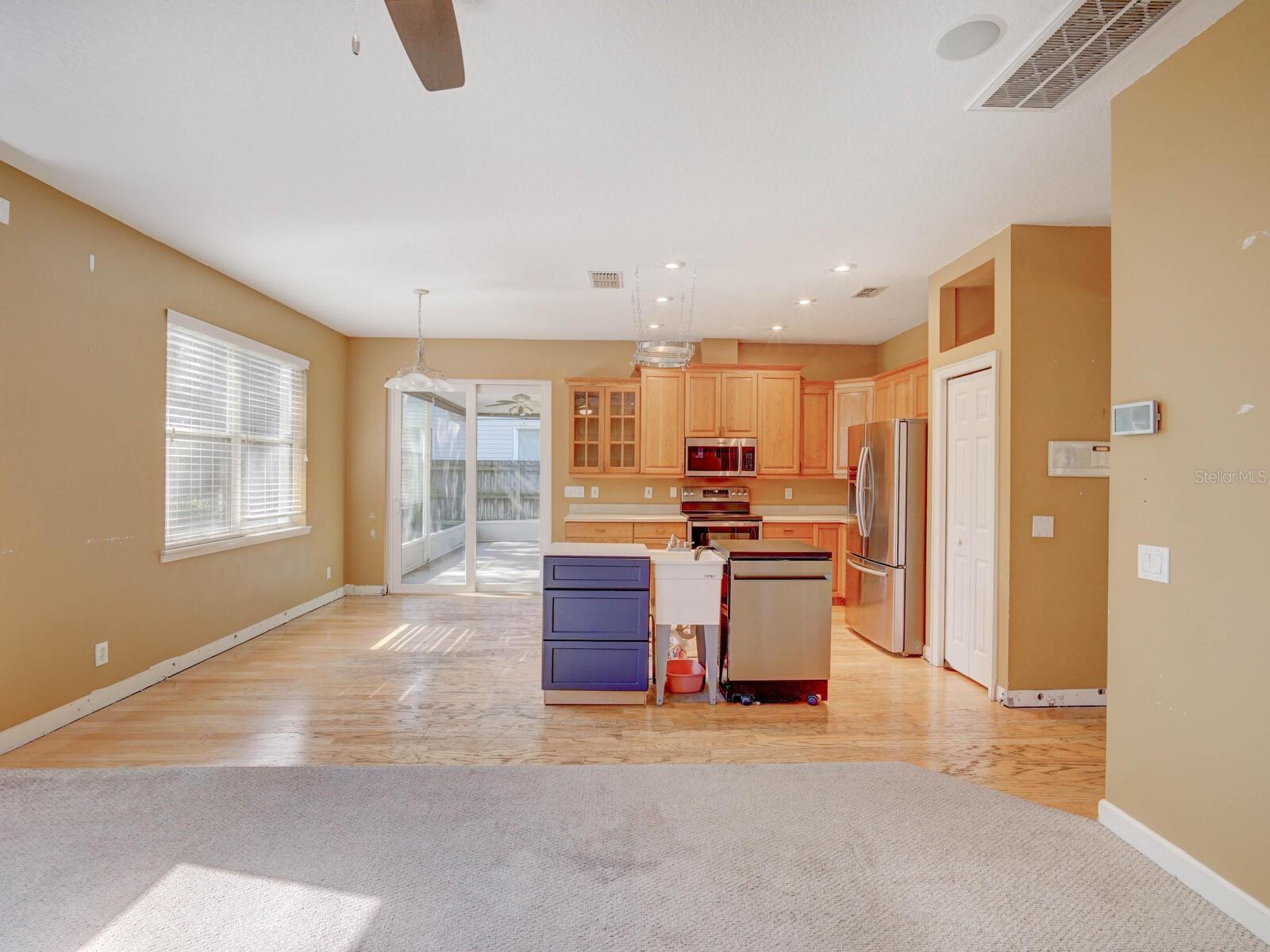 CREEKSIDE ON BELCHER - Residential