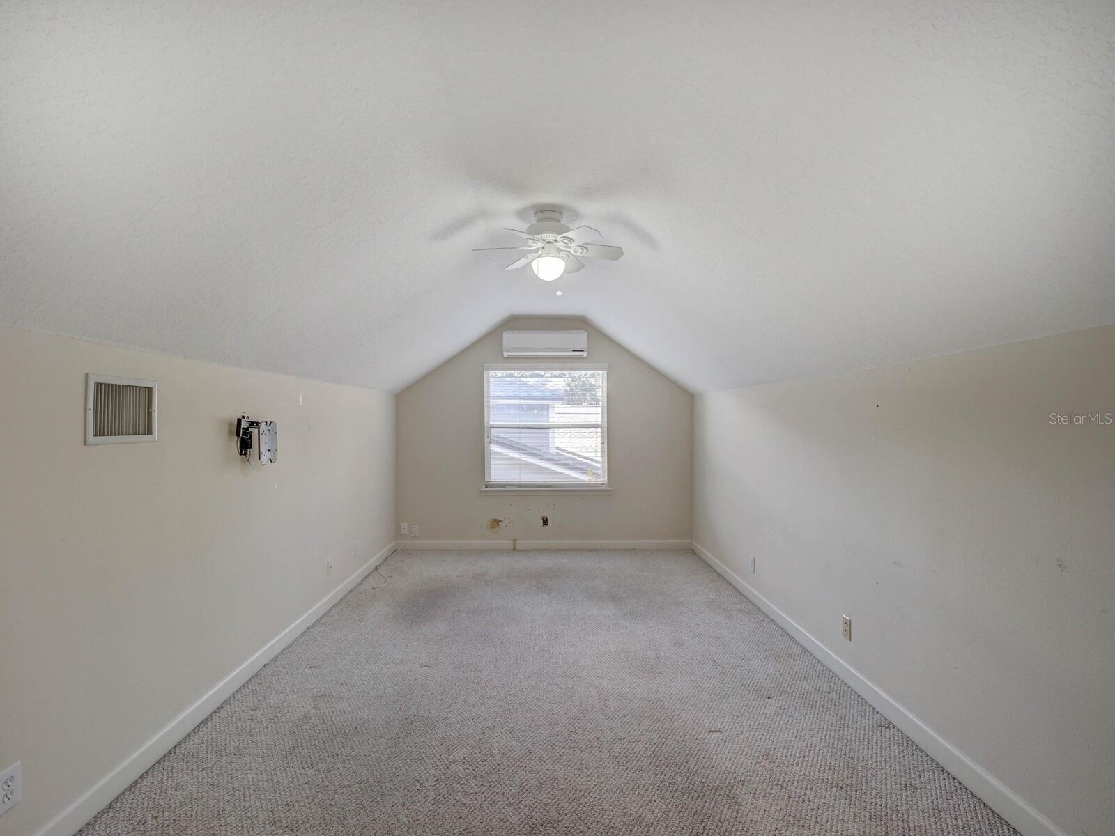 CREEKSIDE ON BELCHER - Residential