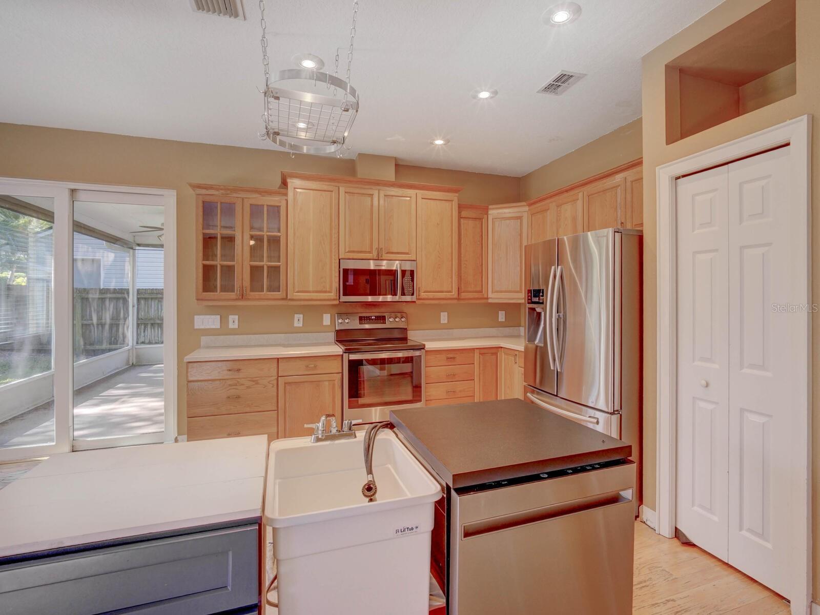 CREEKSIDE ON BELCHER - Residential