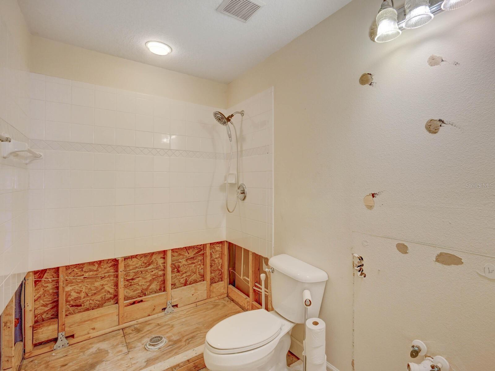 CREEKSIDE ON BELCHER - Residential