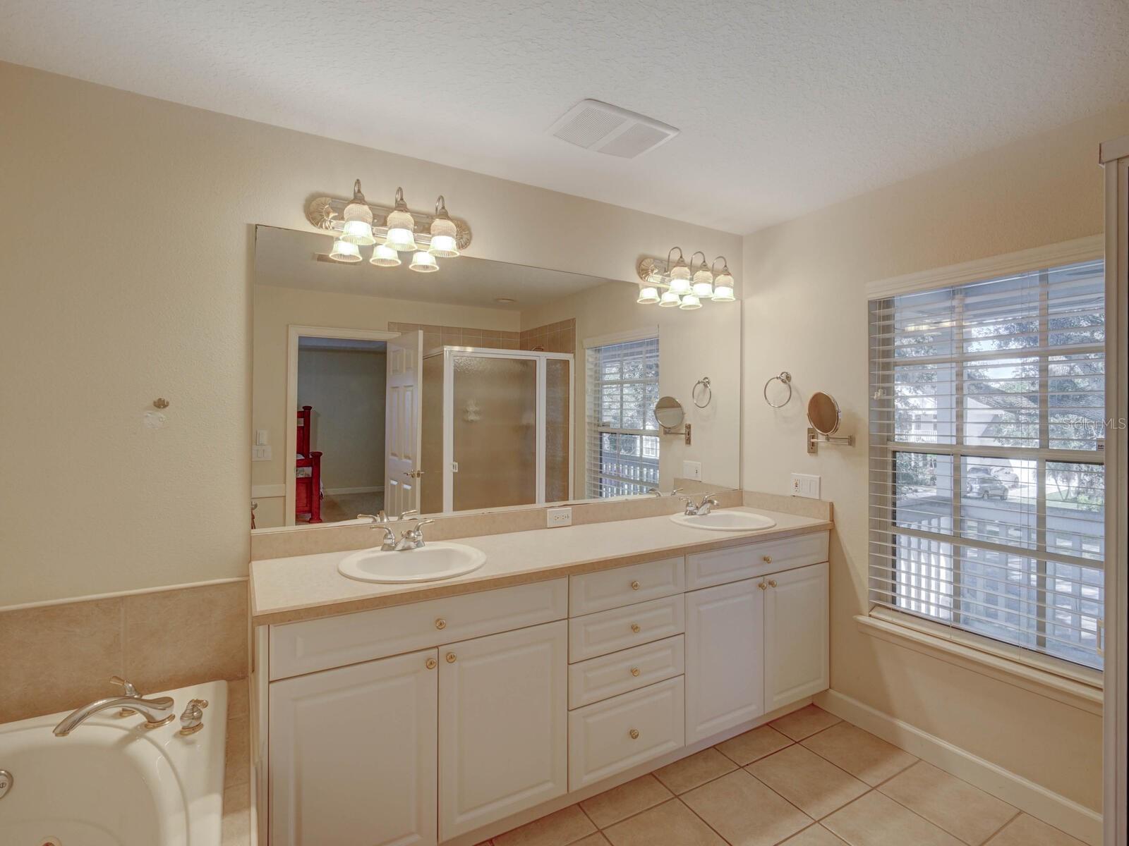 CREEKSIDE ON BELCHER - Residential