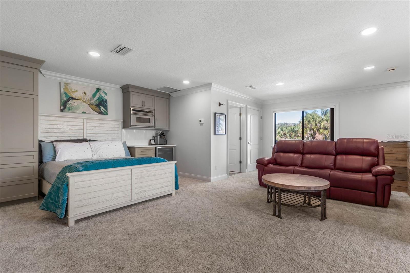 ISLAND ESTATES - Residential