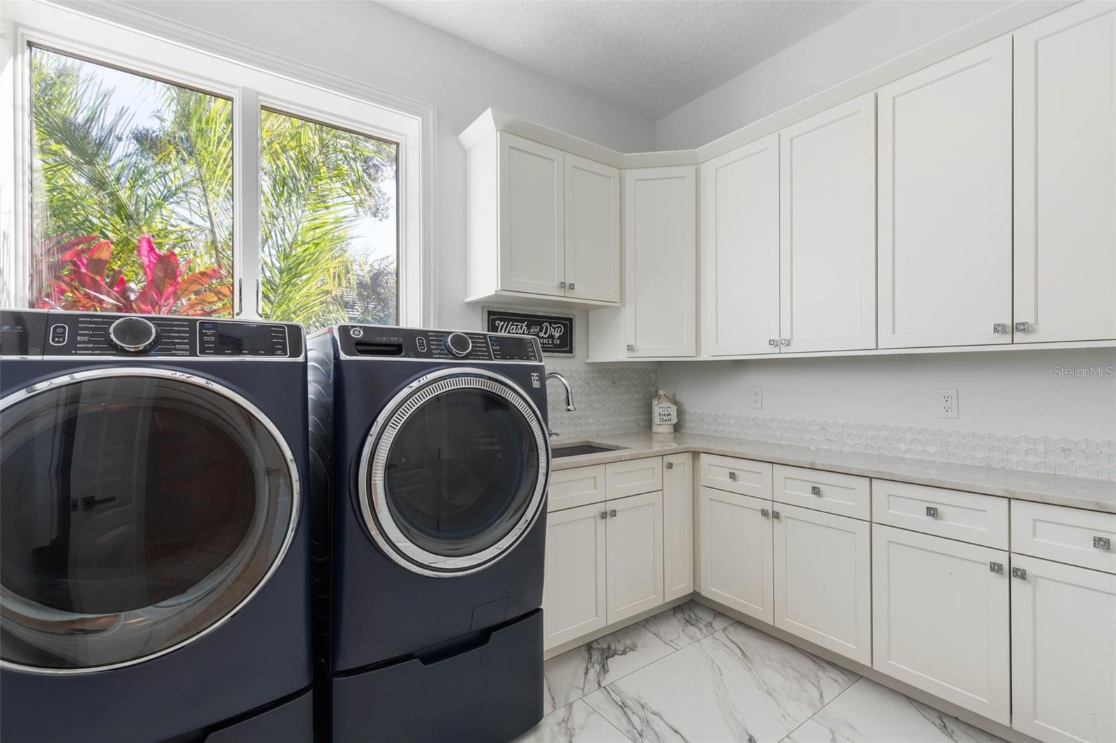 ISLAND ESTATES - Residential