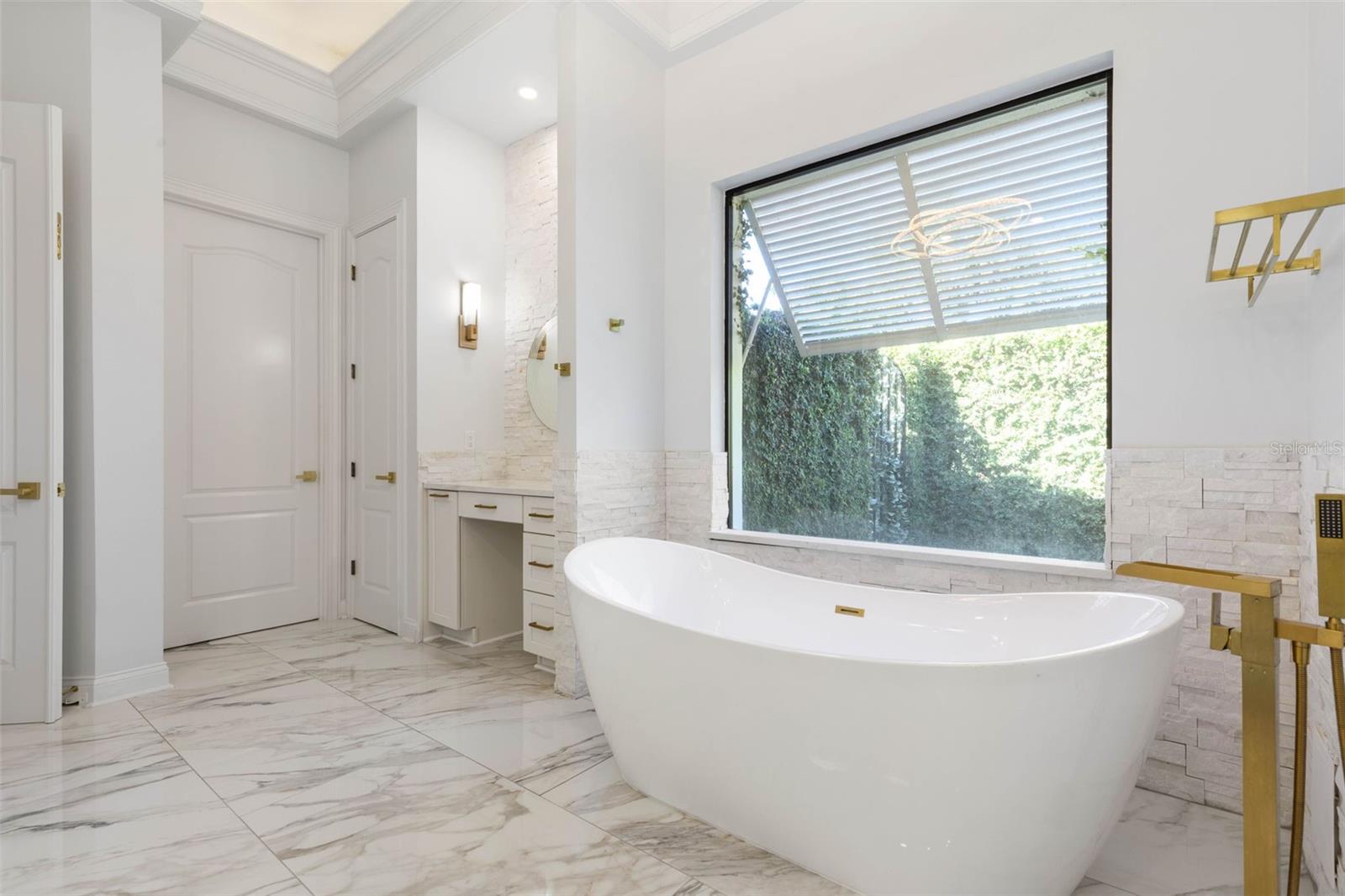 ISLAND ESTATES - Residential