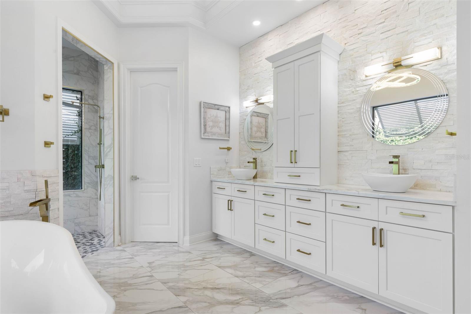 ISLAND ESTATES - Residential