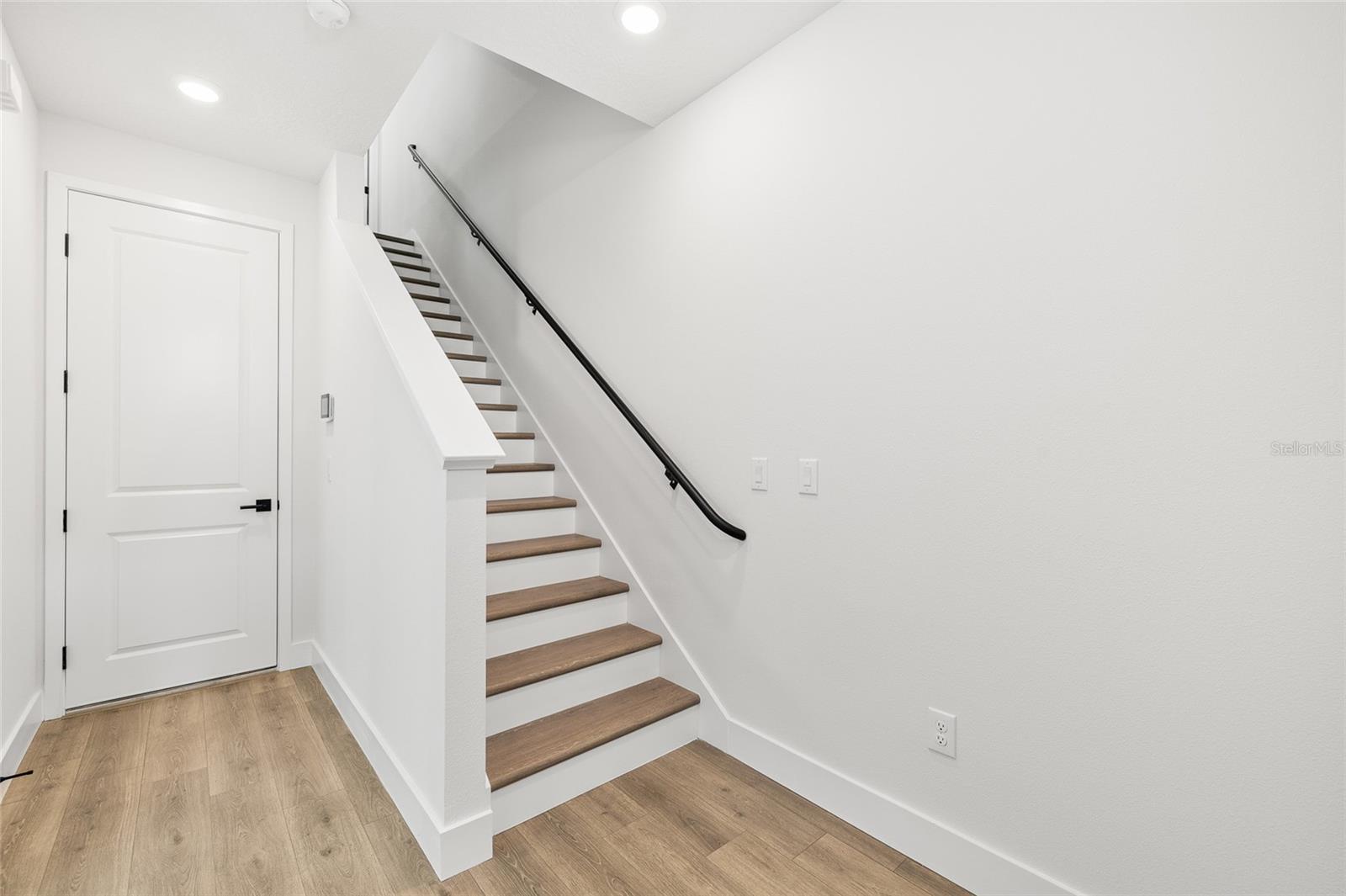 APEX AT SEMINOLE HEIGHTS - Residential Lease