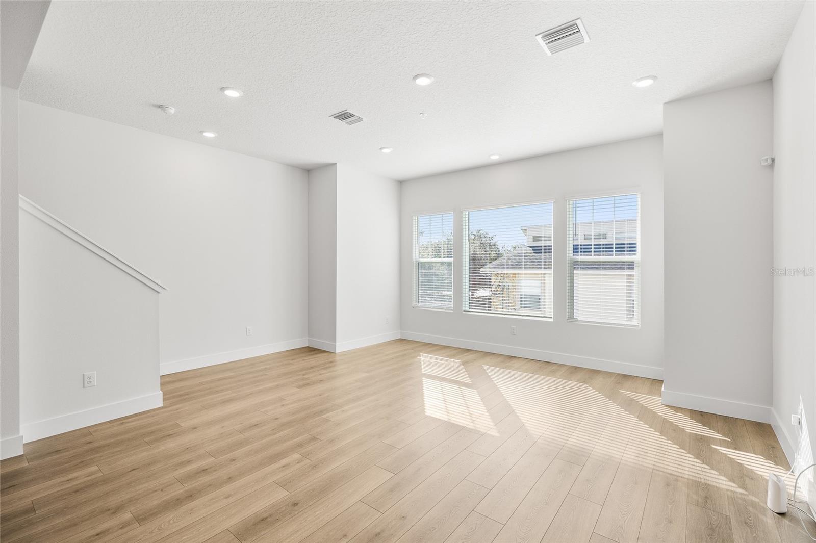 APEX AT SEMINOLE HEIGHTS - Residential Lease