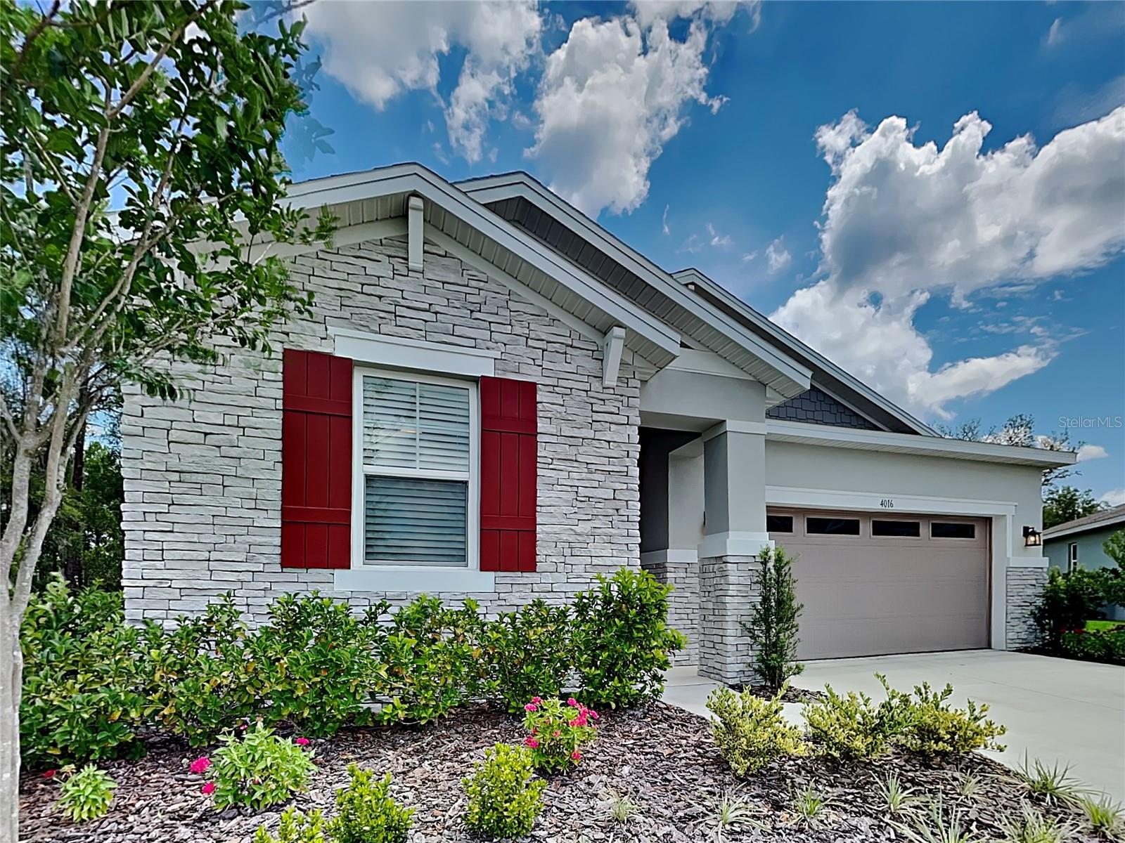 SPECIAL!! $300 OFF THE 1ST MO RENT IF YOU MOVE IN BEFORE 8/31!!
Introducing a stunning 3-bedroom, 2-bathroom home that offers an abundance of space perfect for hosting gatherings. This property features a spacious great room, an elegant kitchen complete with a walk-in pantry and center island, and an adjoining dining area to accommodate your mealtime needs. Unwind outdoors on the serene covered patio.
The luxurious owner's suite comes with an en-suite bathroom featuring dual sinks, as well as an oversized walk-in closet. Two additional bedrooms and a full bathroom ensure ample living space. Further amenities include a built-in desk, a convenient laundry room equipped with a washer/dryer, a 2-car garage, and a generous open backyard.