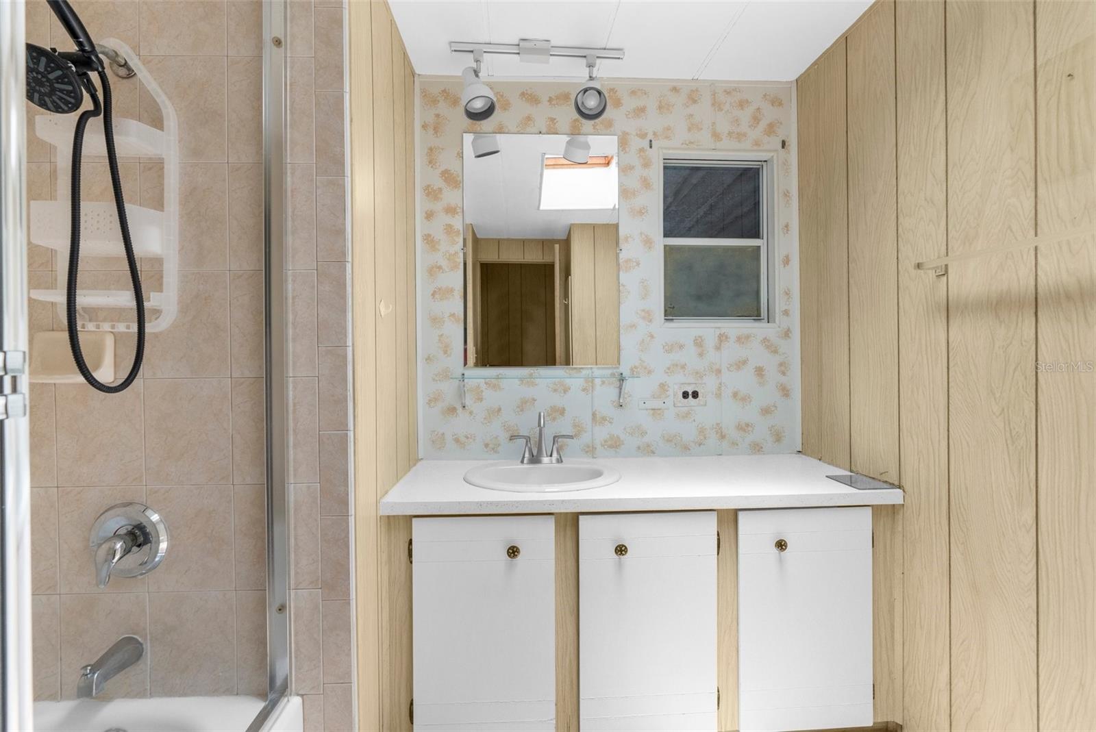 HIGH POINT MH SUB - Residential Lease