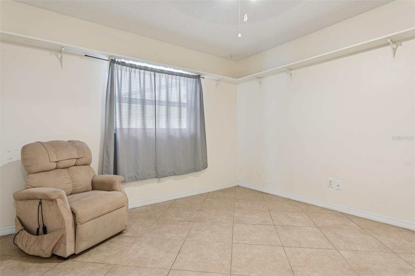 TURTLE LAKES - Residential Lease