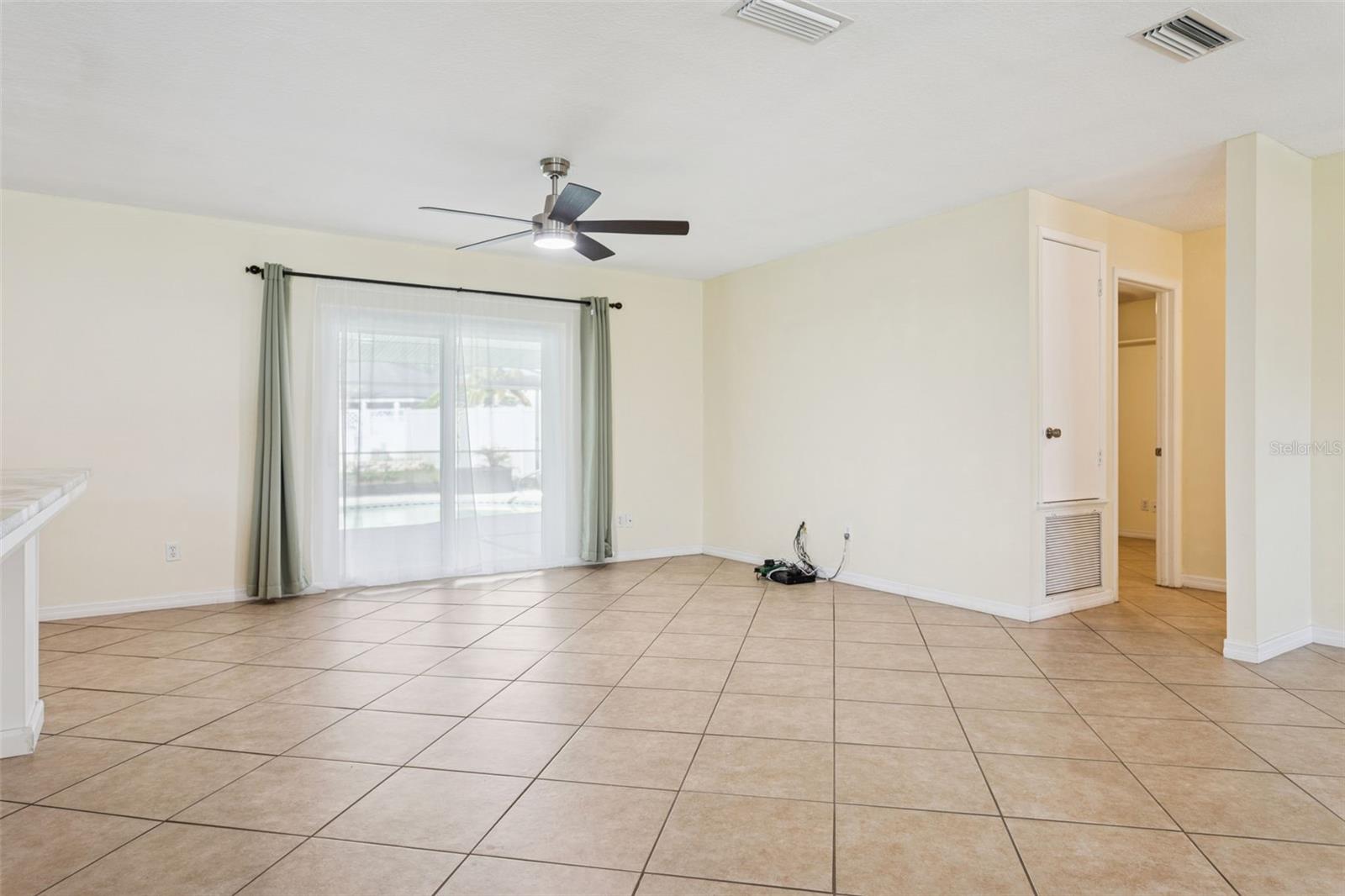 TURTLE LAKES - Residential Lease