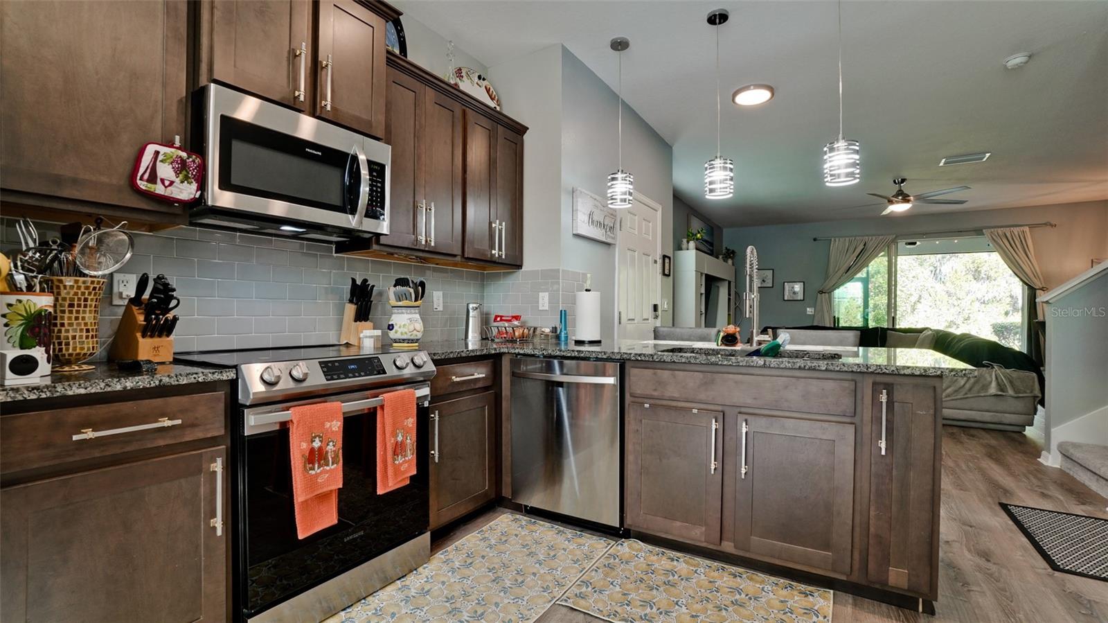 BAYTOWN SQUARE - Residential