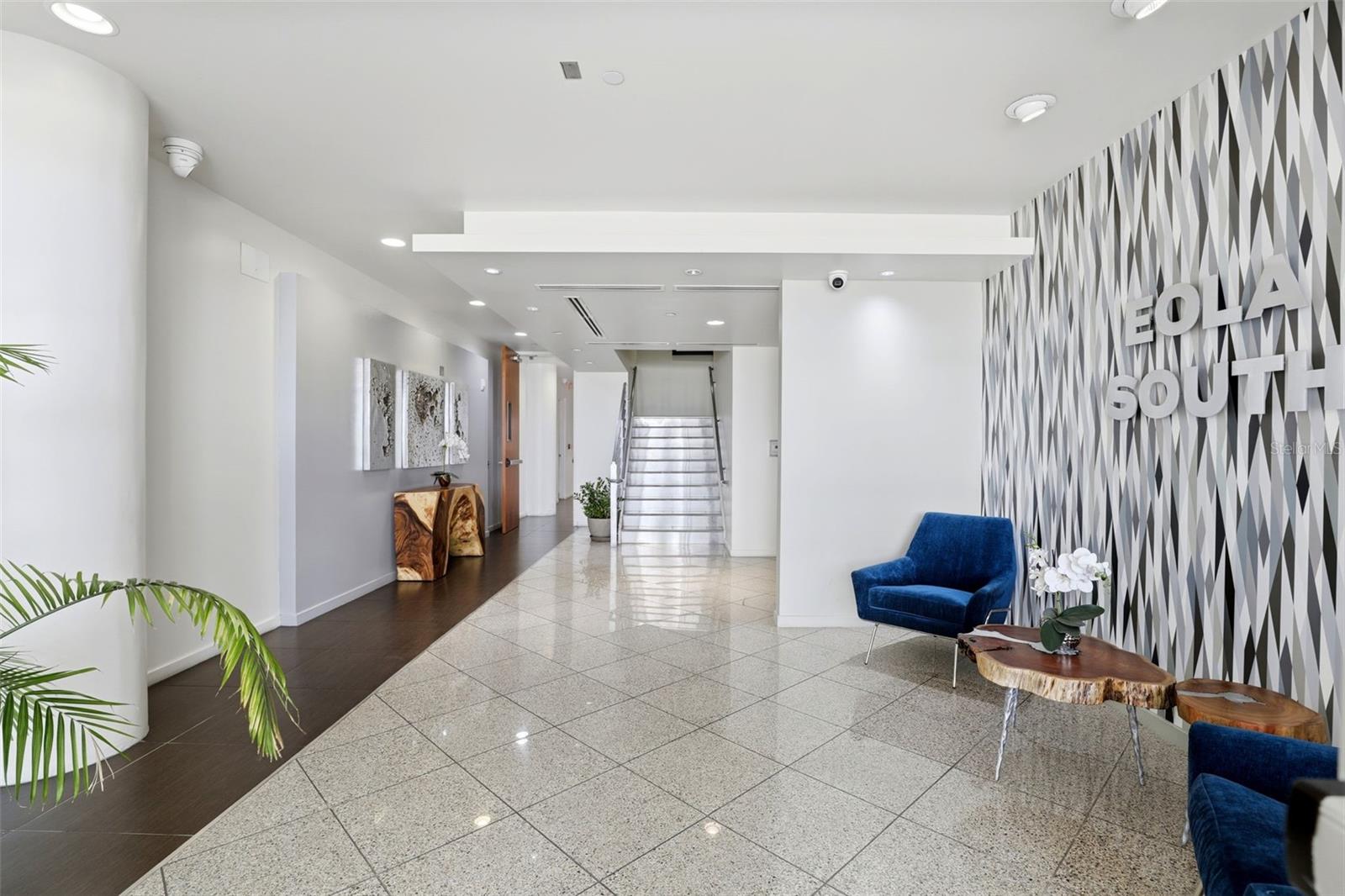 1 S EOLA DRIVE 22