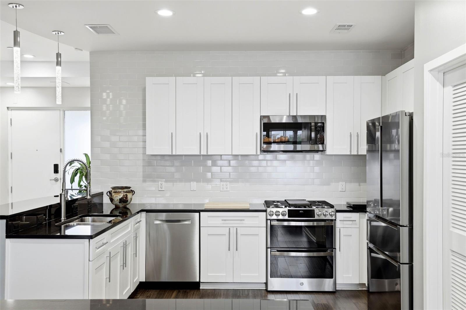 EOLA SOUTH - Residential