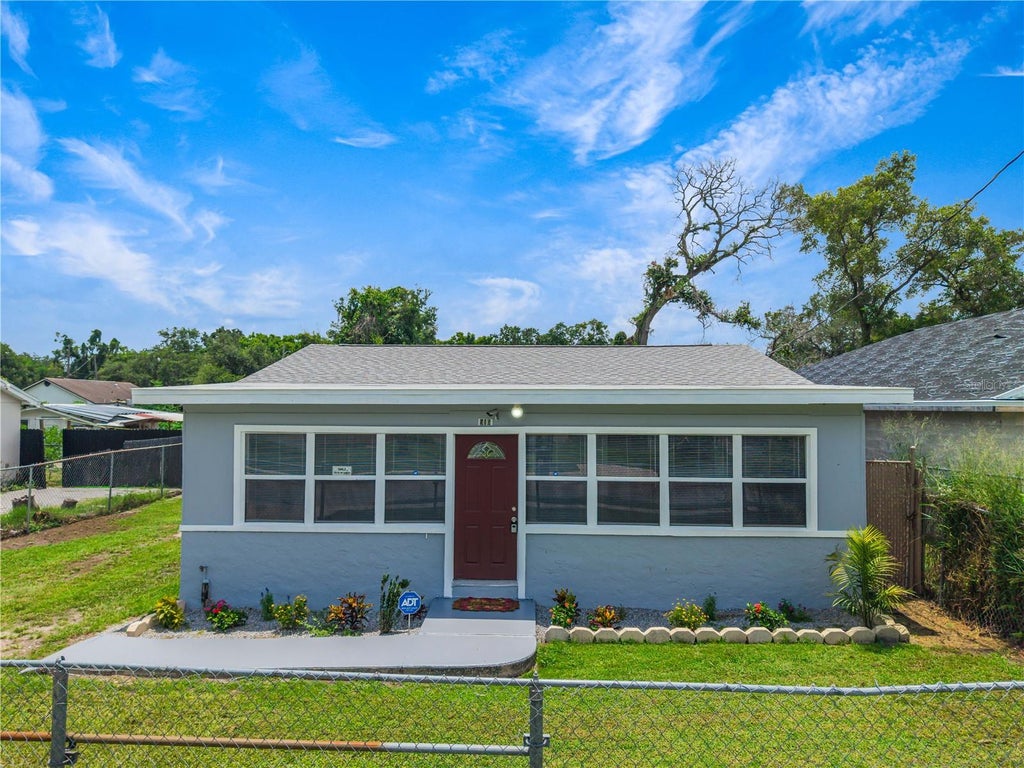 Photo of 910 18th Street, Orlando, FL 32805 (MLS # O6427125)