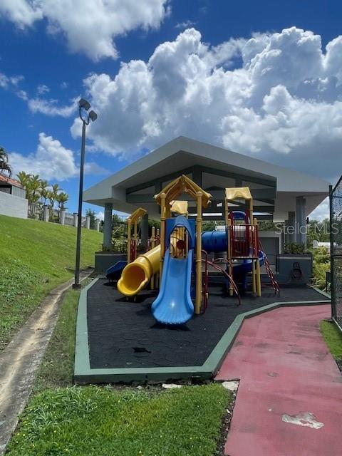 URB. LADERAS DE SAN JUAN. BARRIO CAIMITO, SAN JUAN - Residential