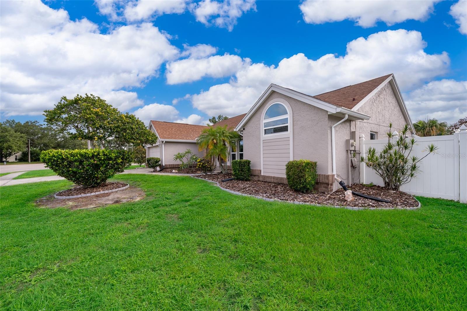 2223 FAIRMONT CIRCLE