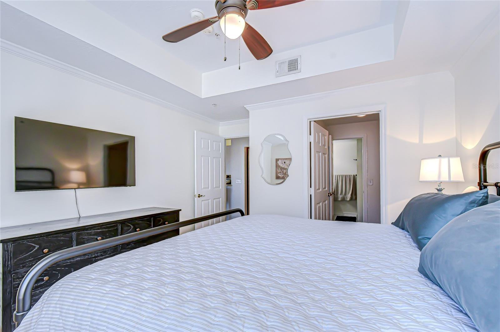 HYDE PARK WALK A CONDO - Residential