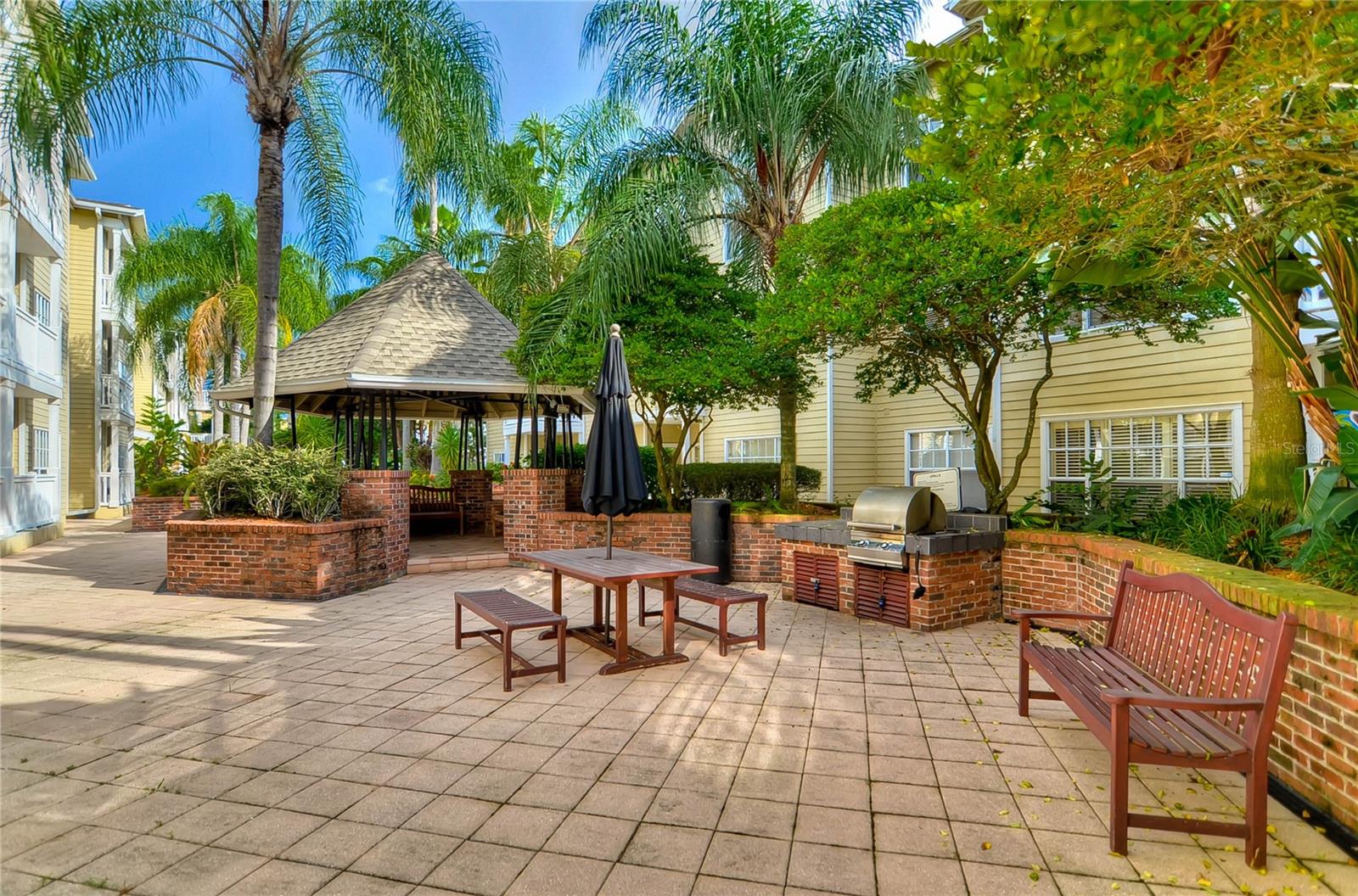 HYDE PARK WALK A CONDO - Residential