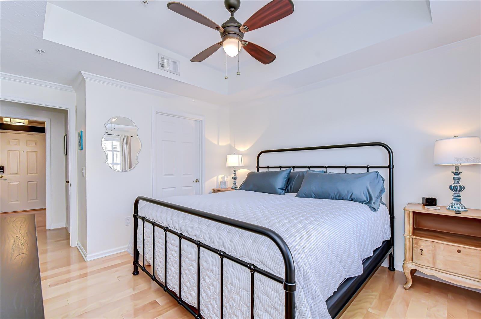 HYDE PARK WALK A CONDO - Residential