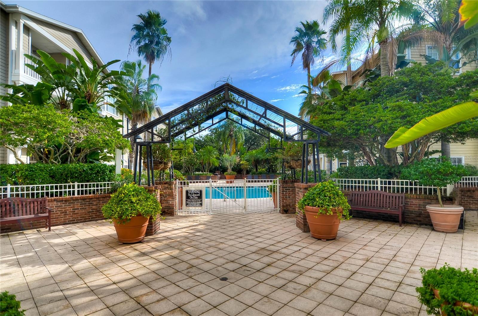 HYDE PARK WALK A CONDO - Residential