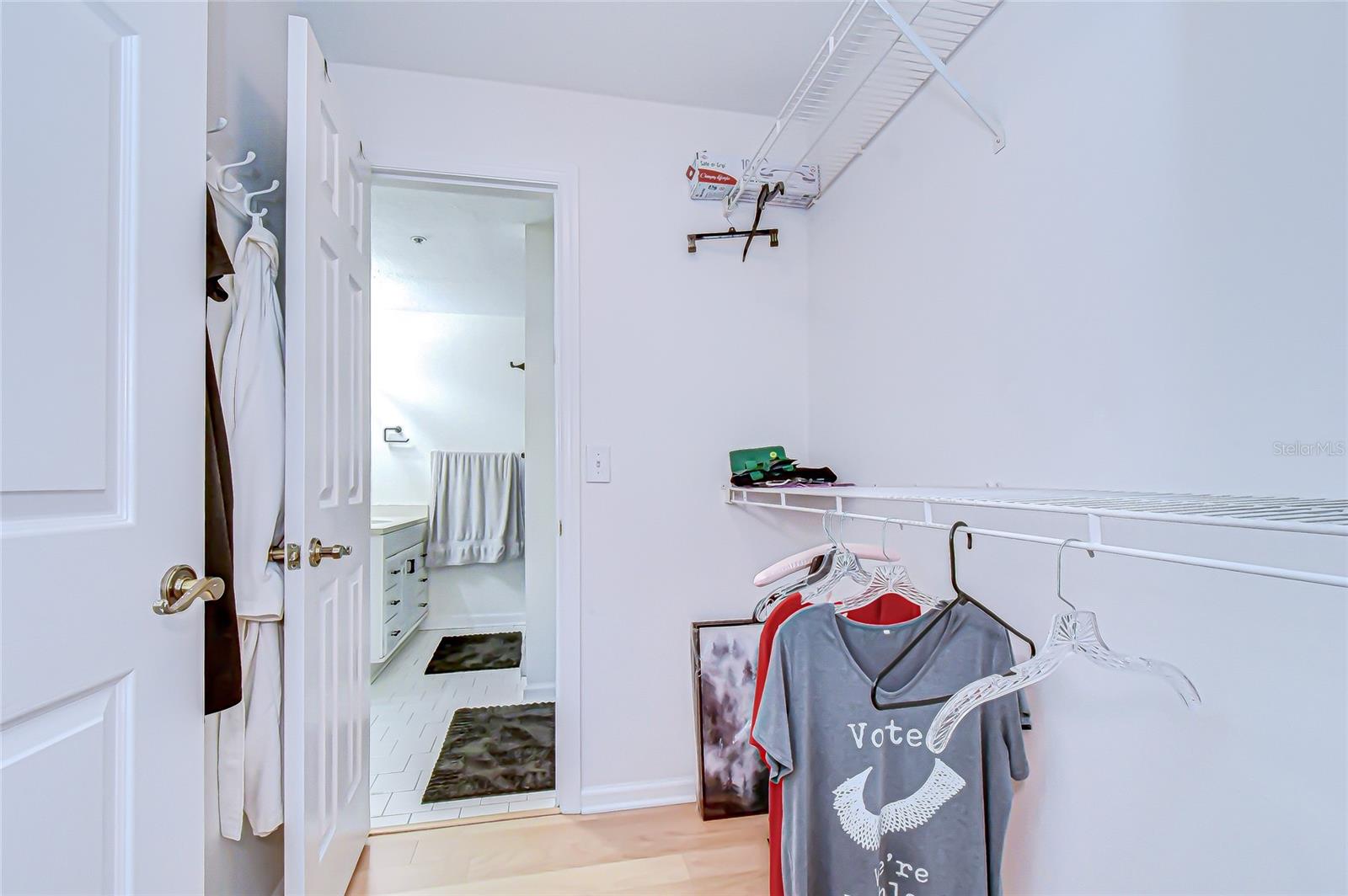 HYDE PARK WALK A CONDO - Residential