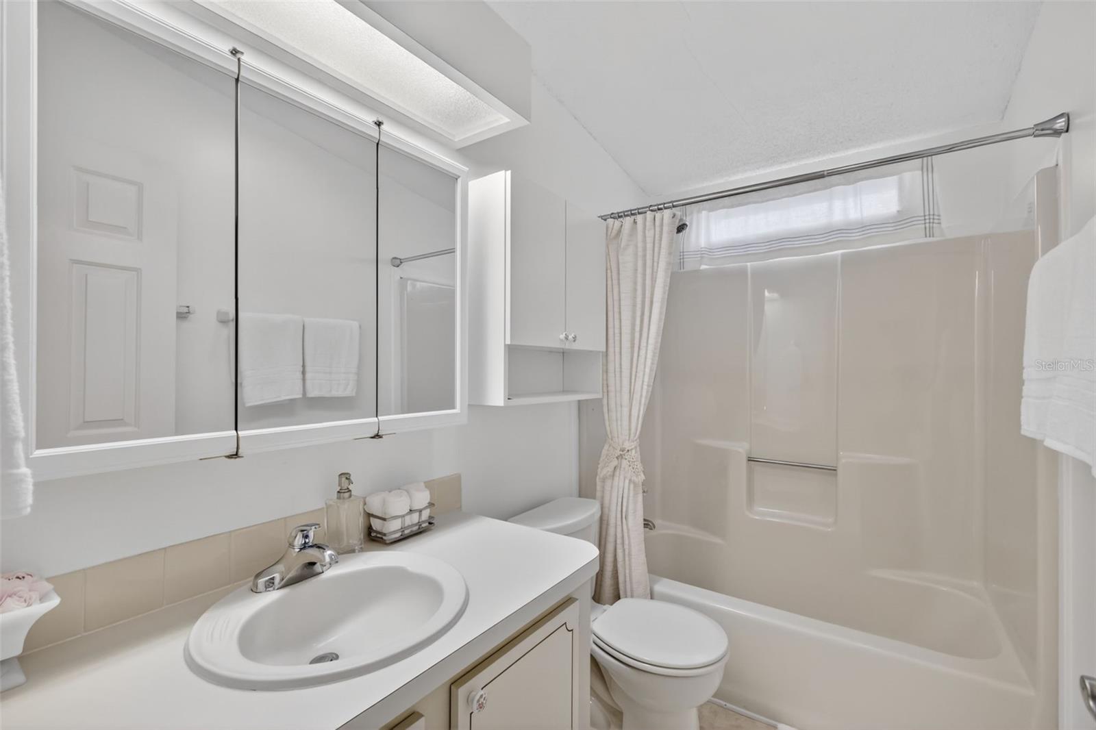LADY LAKE ORANGE BLOSSOM GARDENS UNIT 12 - Residential