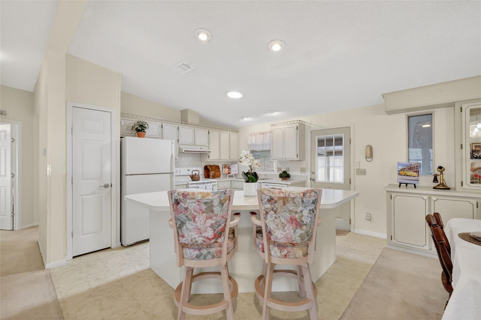 LADY LAKE ORANGE BLOSSOM GARDENS UNIT 12 - Residential