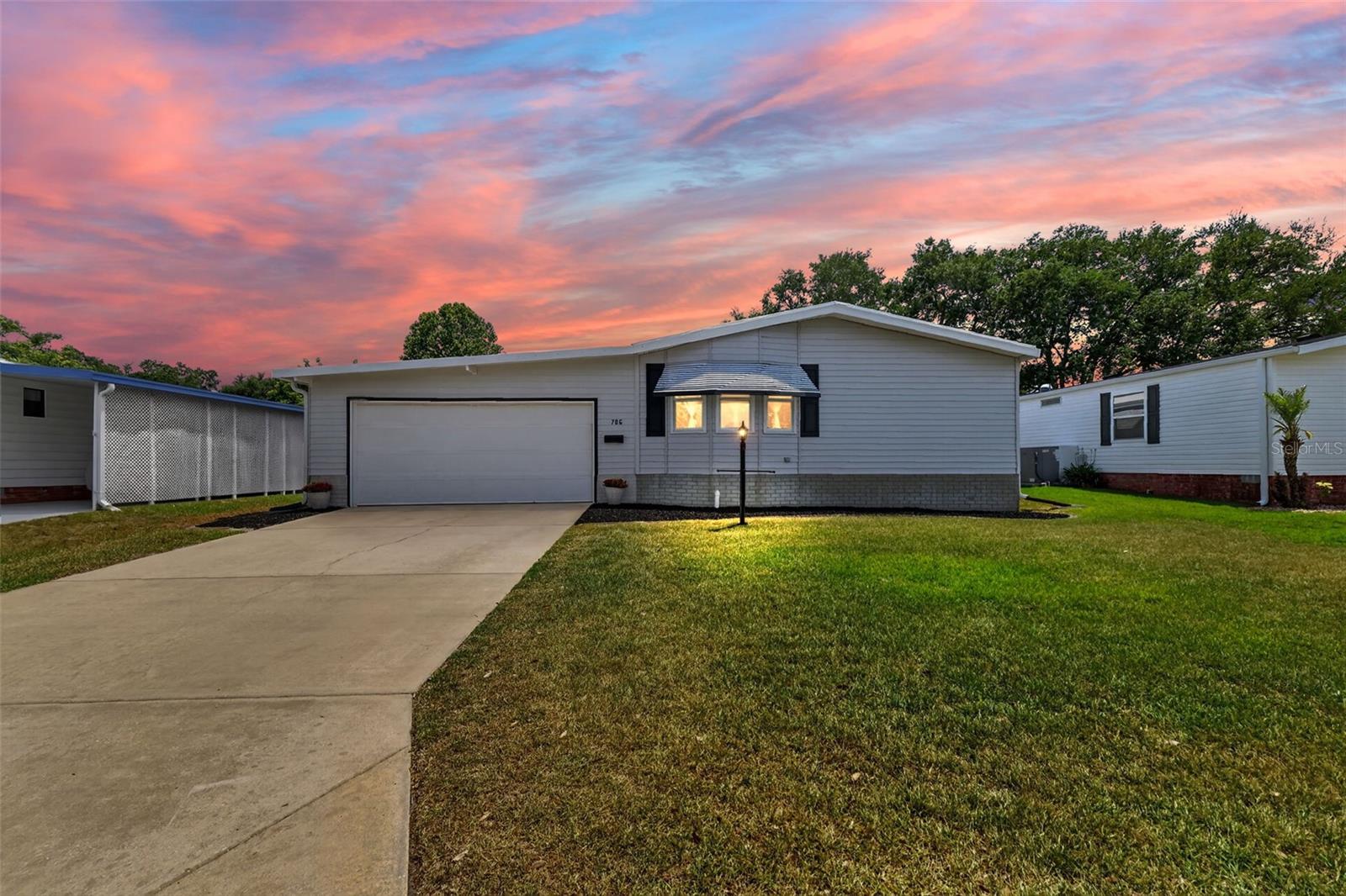 LADY LAKE ORANGE BLOSSOM GARDENS UNIT 12 - Residential