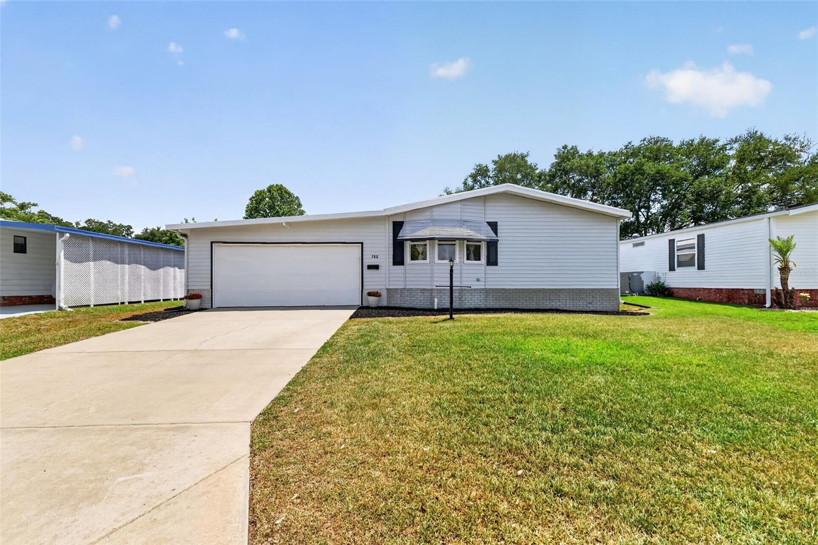 LADY LAKE ORANGE BLOSSOM GARDENS UNIT 12 - Residential