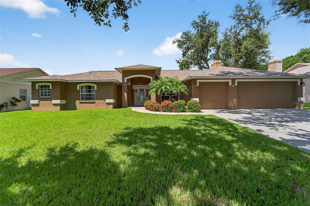 Photo of 2710 Bent Leaf Drive, Valrico, FL 33594 (MLS # TB8411730)