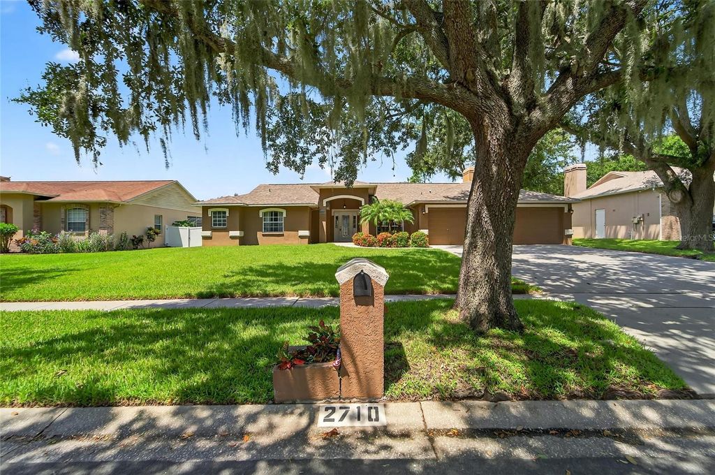 Photo of 2710 Bent Leaf Drive, Valrico, FL 33594 (MLS # TB8411730)