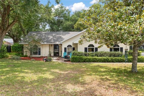 Photo of 2121 Wildwood Ln, Auburndale, FL 33823 (MLS # TB8503055)
