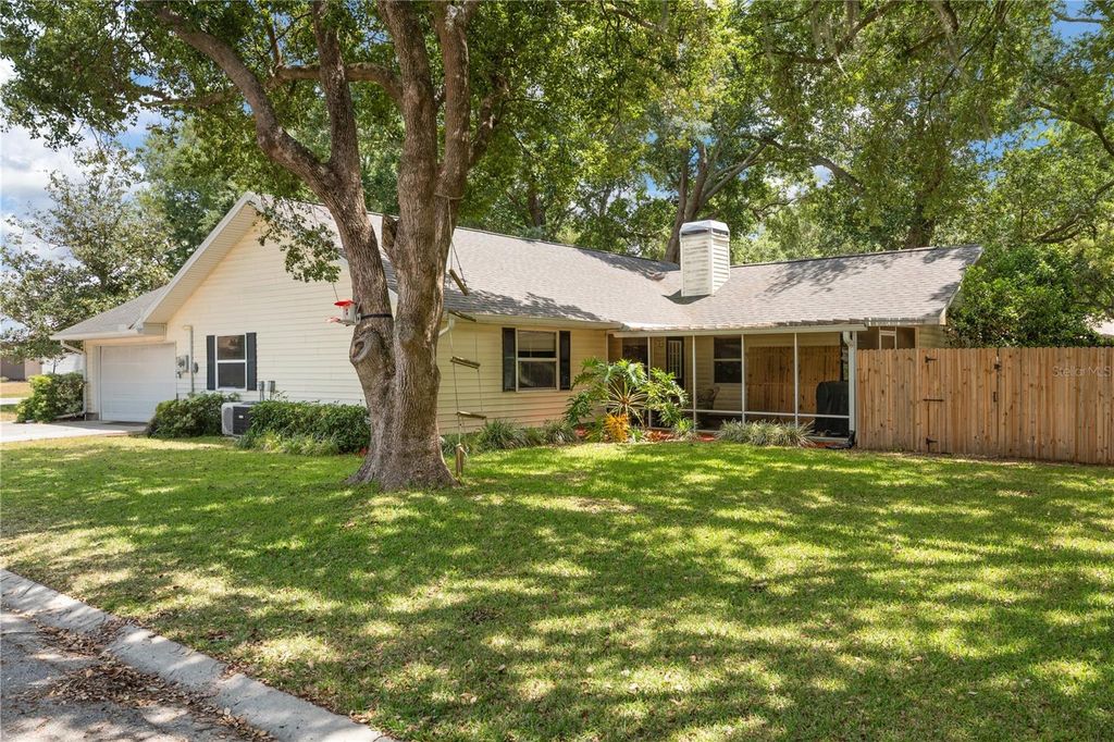 Photo of 2121 Wildwood Ln, Auburndale, FL 33823 (MLS # TB8503055)