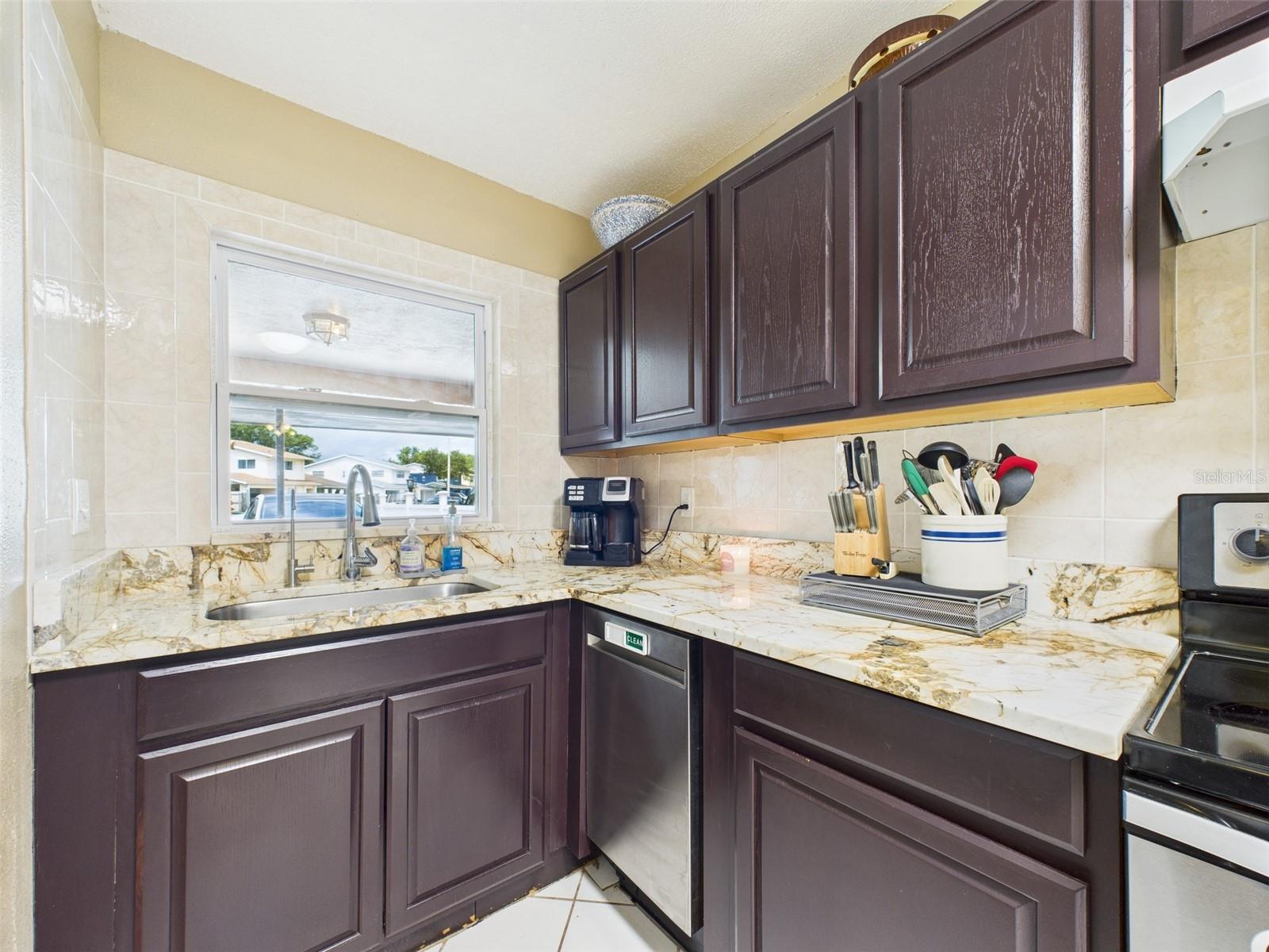 1718 AZALEA COURT B