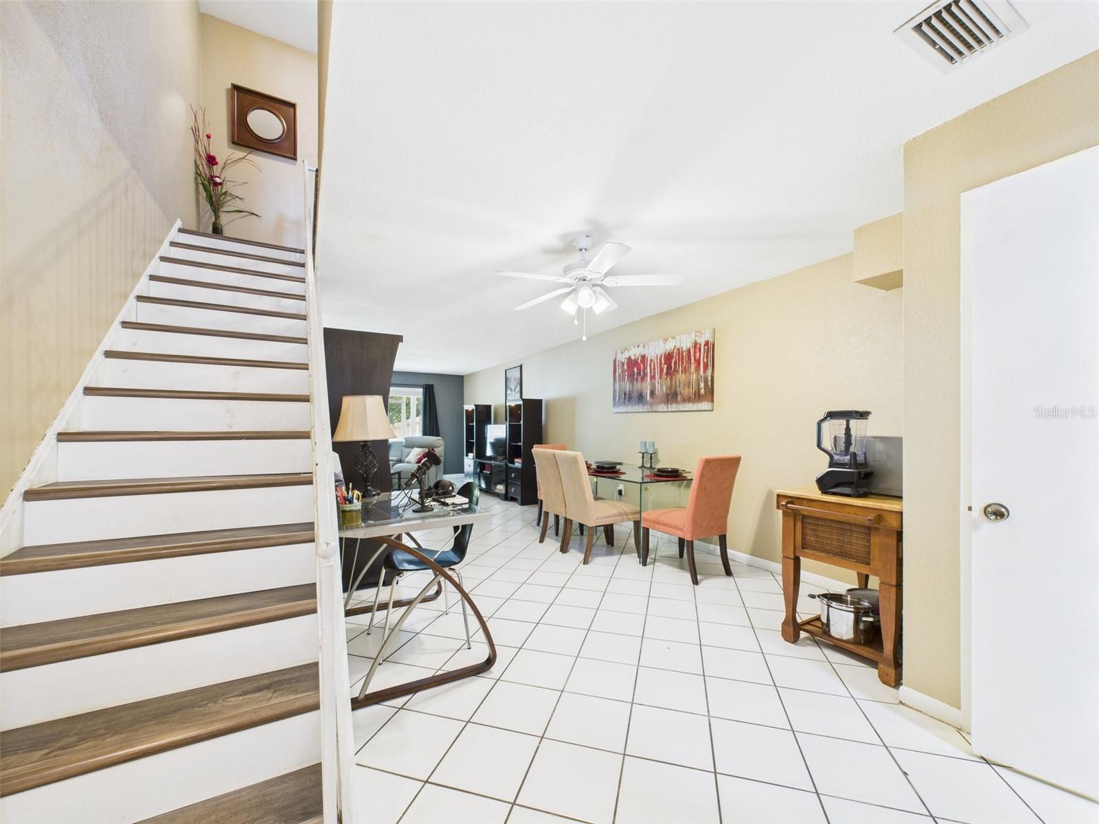 1718 AZALEA COURT B