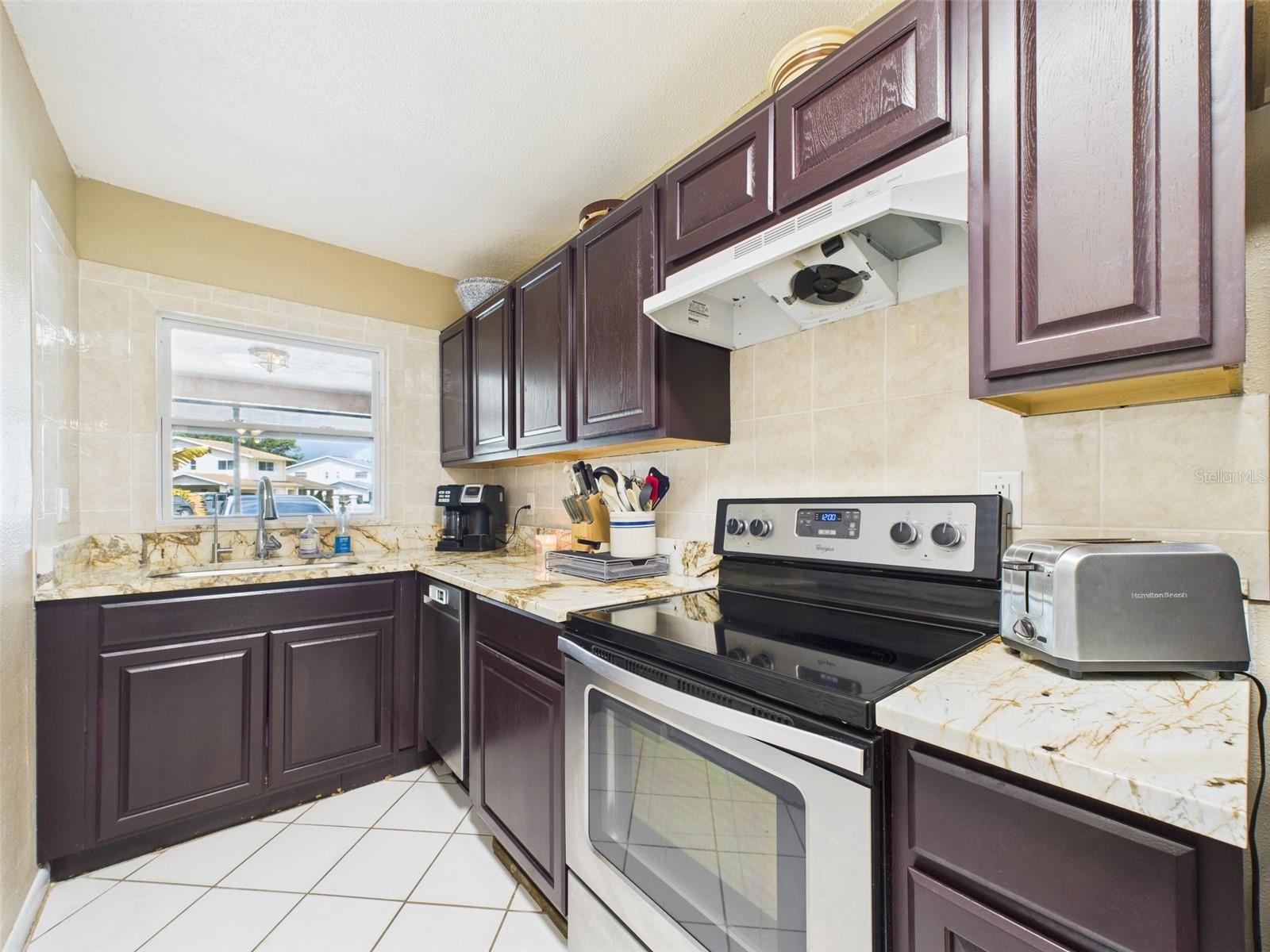 1718 AZALEA COURT B