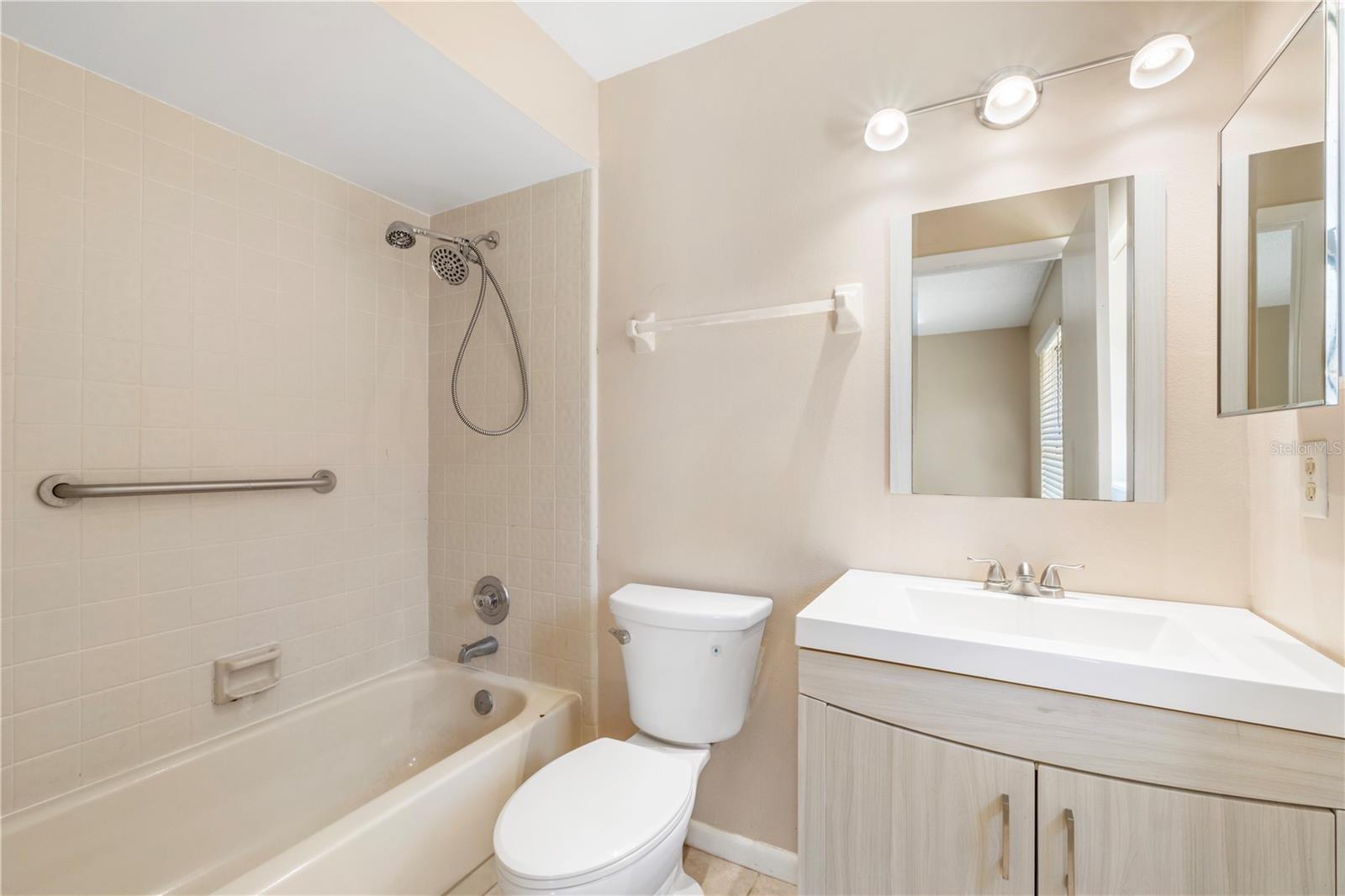 TOWNHOMES WINTER GARDEN - Residential Lease