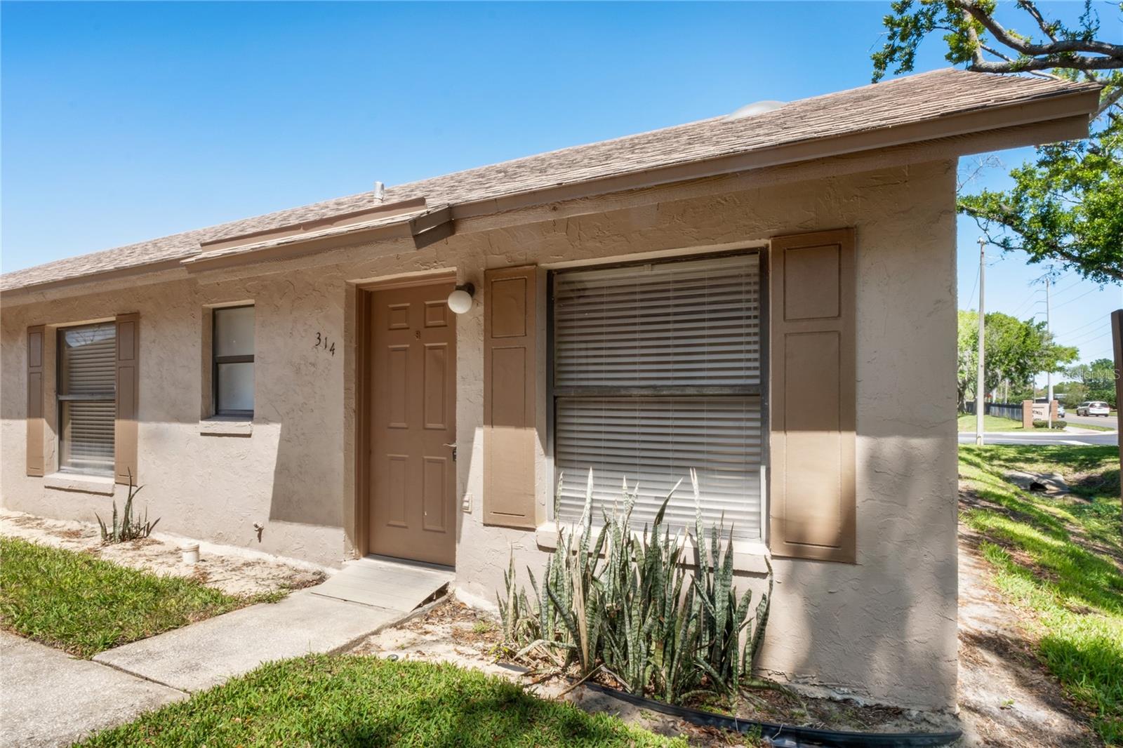 TOWNHOMES WINTER GARDEN - Residential Lease