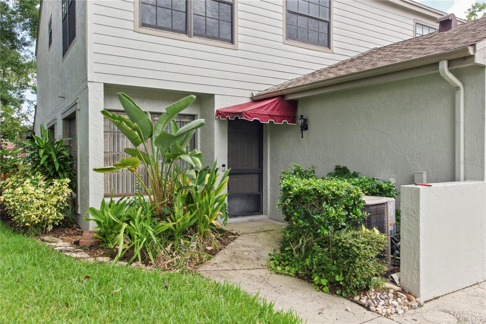 1210 HOUNDS RUN