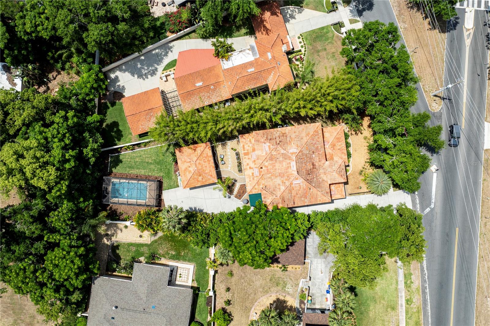 1196 LAKESHORE DRIVE