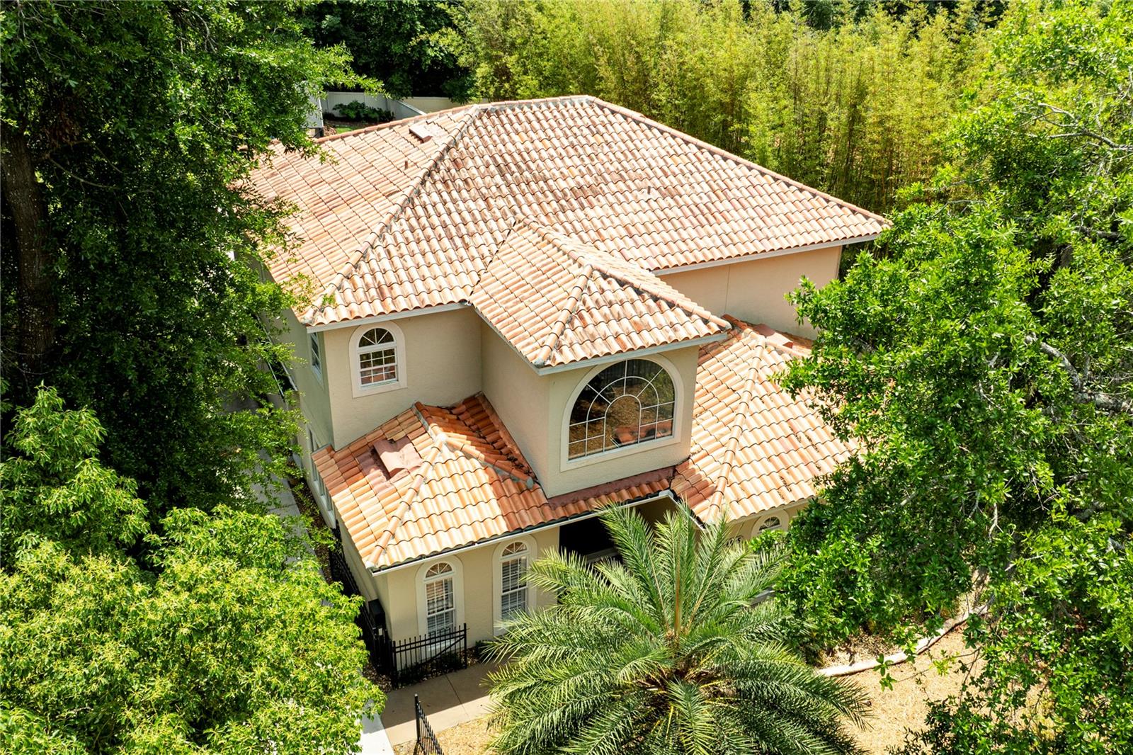 1196 LAKESHORE DRIVE
