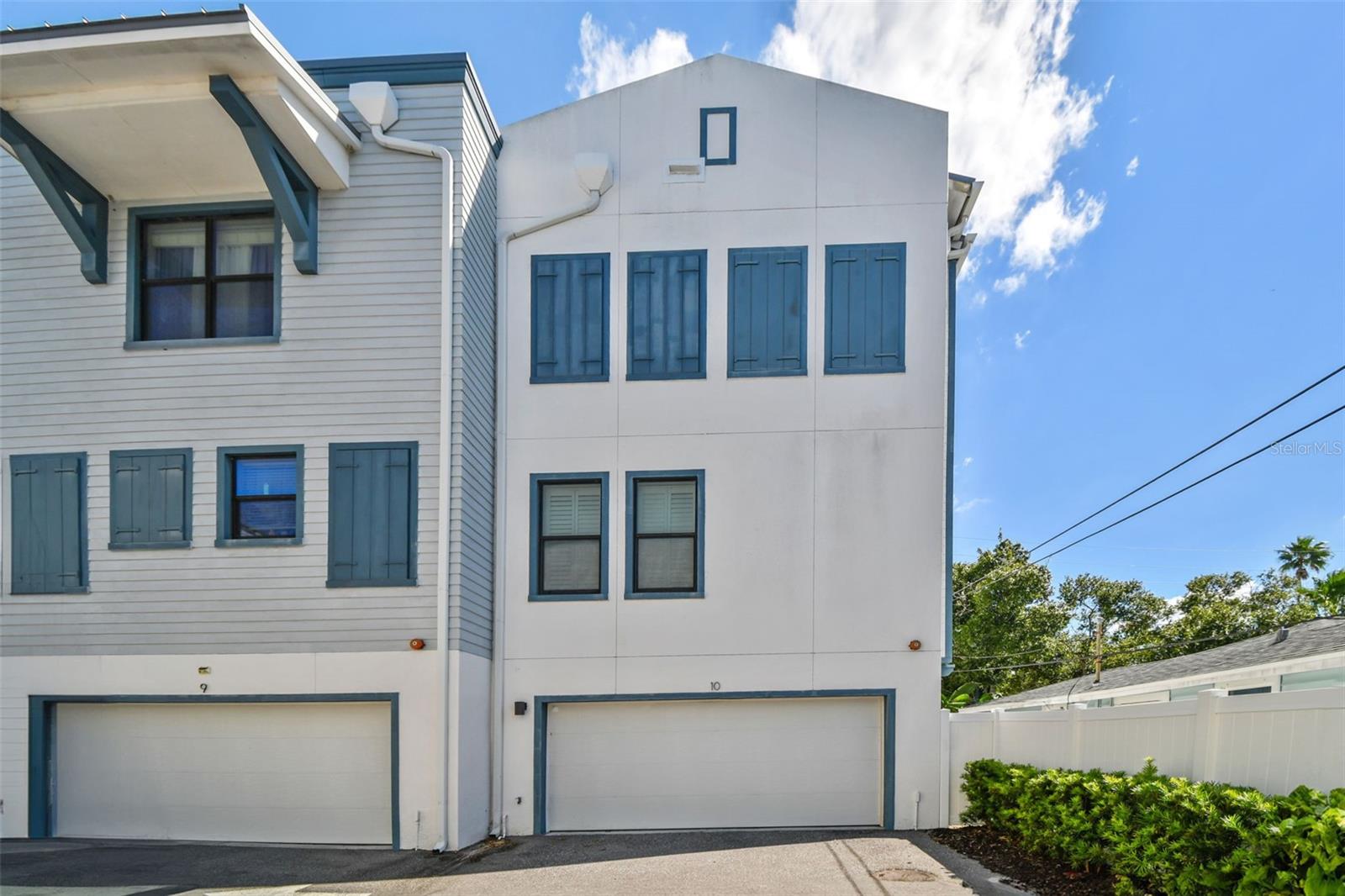 HIGHLAND TWNHMS - Residential Lease