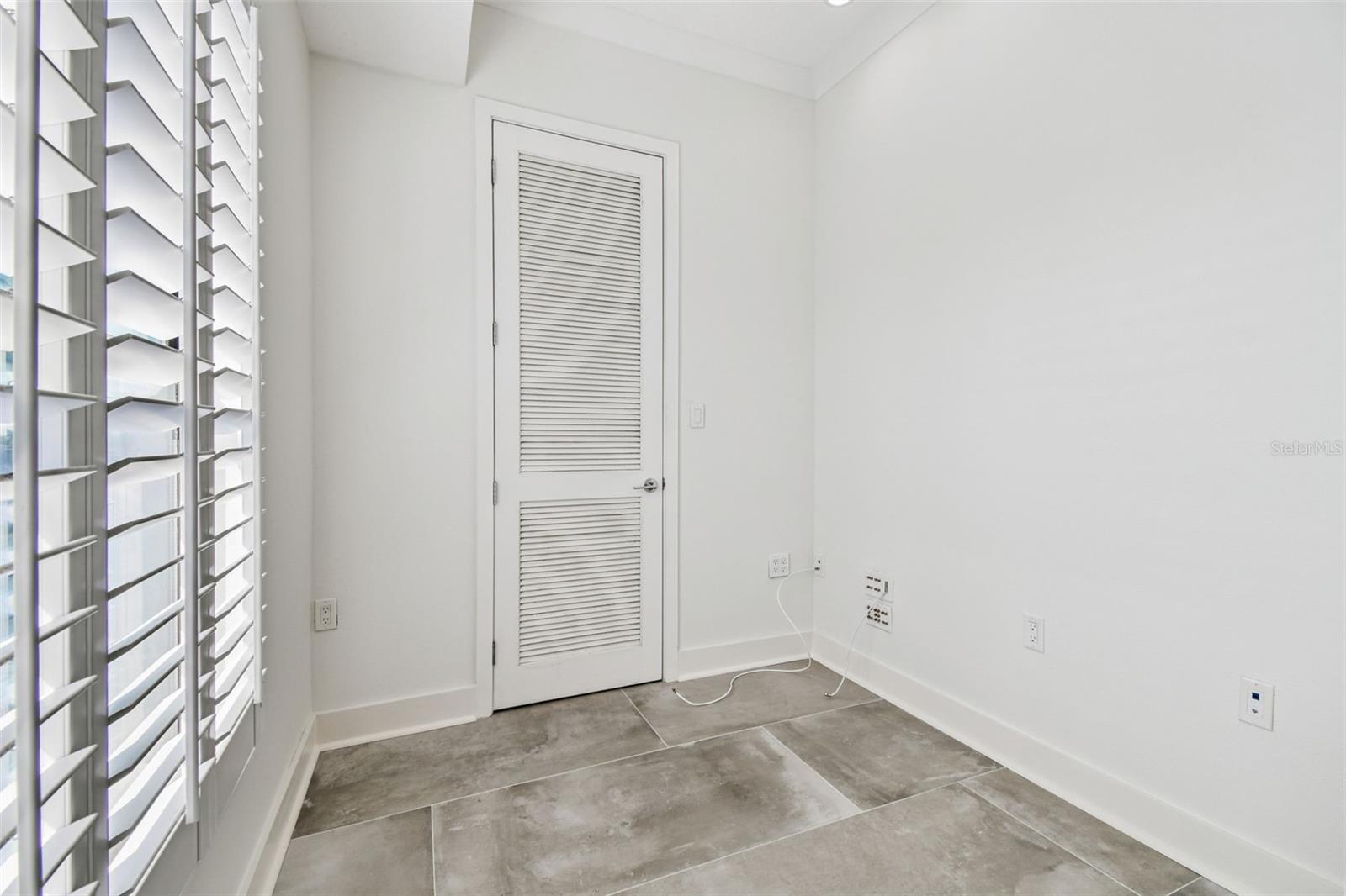 HIGHLAND TWNHMS - Residential Lease