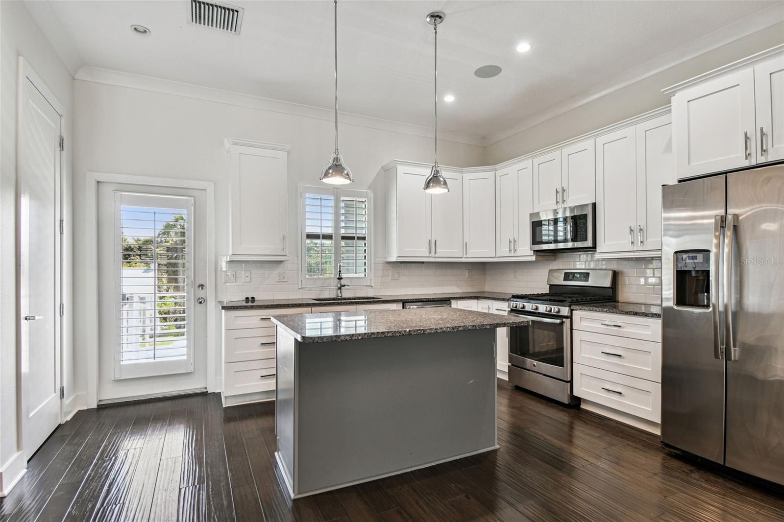 HIGHLAND TWNHMS - Residential Lease