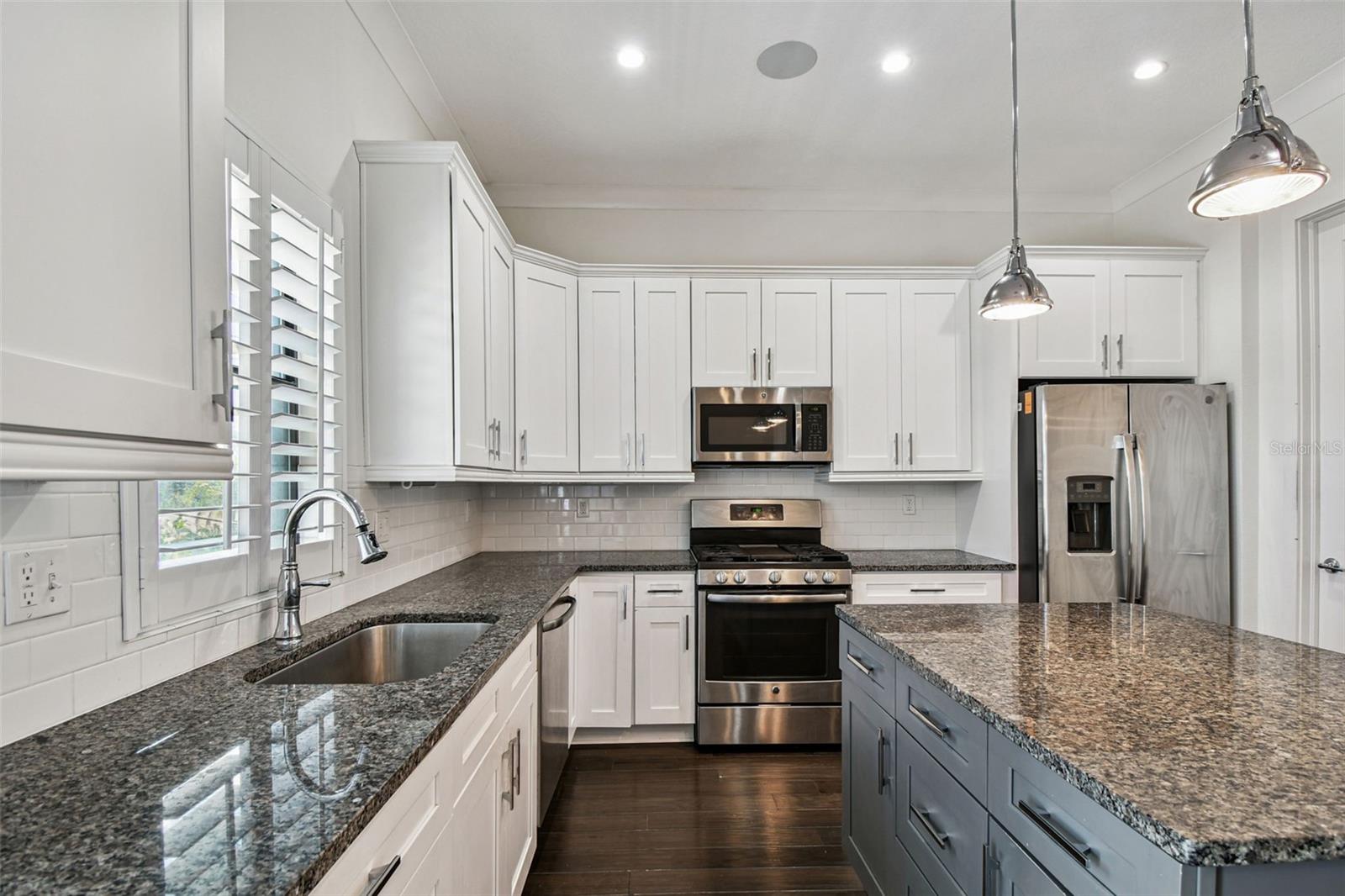 HIGHLAND TWNHMS - Residential Lease