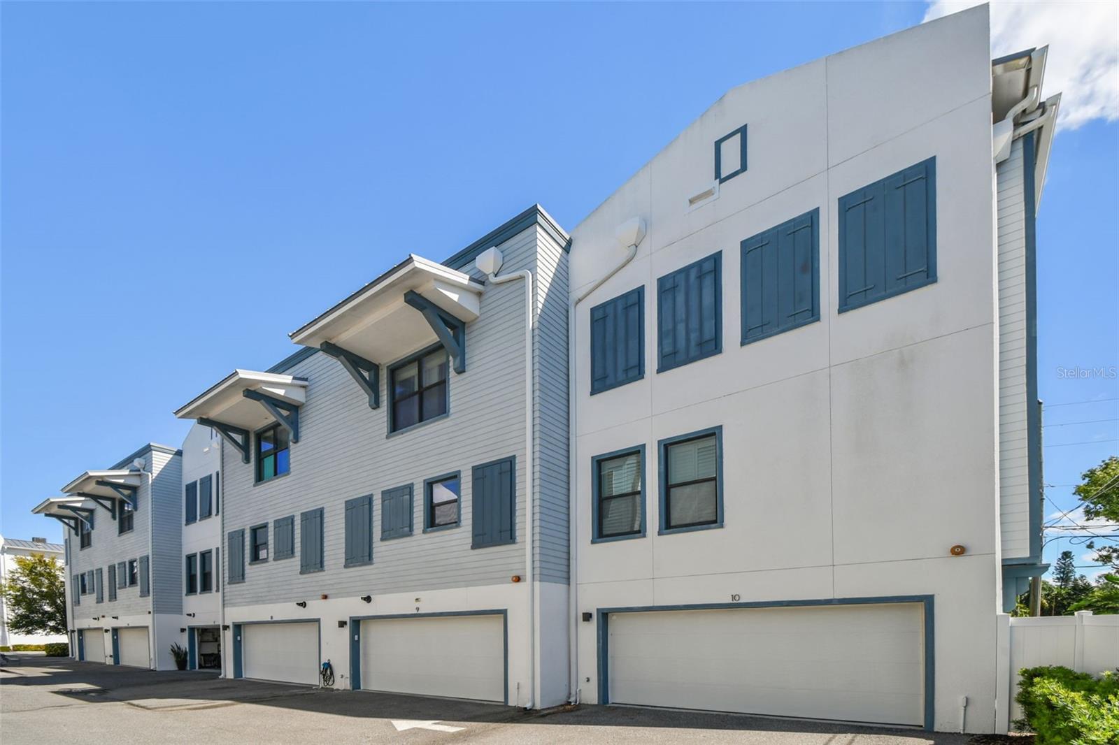 HIGHLAND TWNHMS - Residential Lease