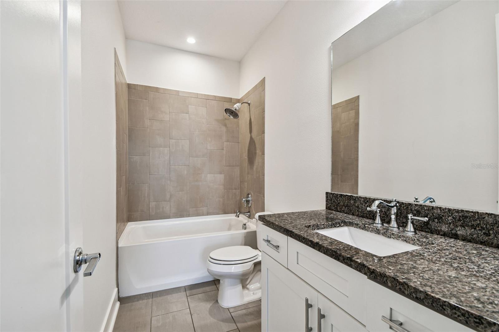 HIGHLAND TWNHMS - Residential Lease